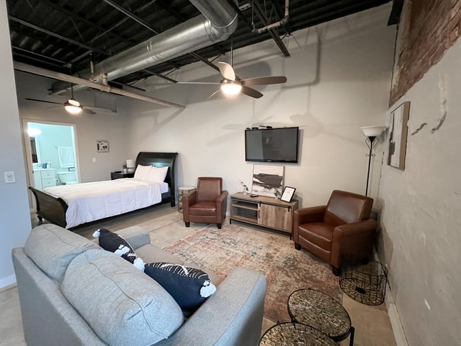 Building Photo - 225 S Main St