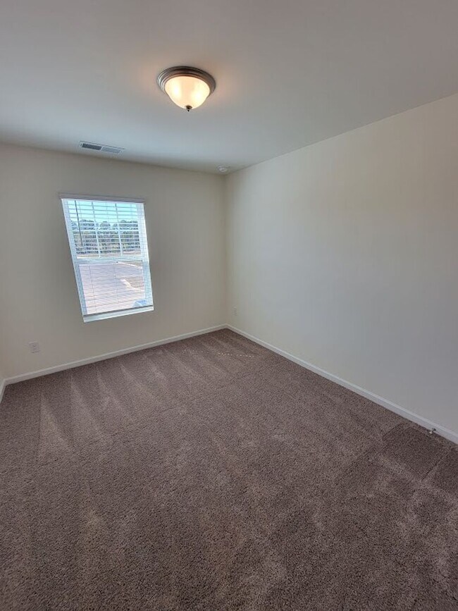 Building Photo - Huntersville Townhouse located in Rosedale!