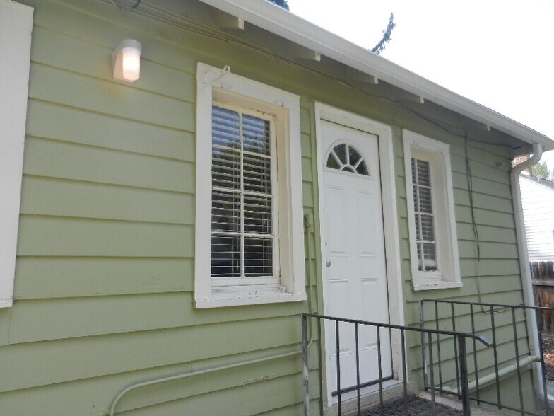 Building Photo - 632 S Loomis Ave