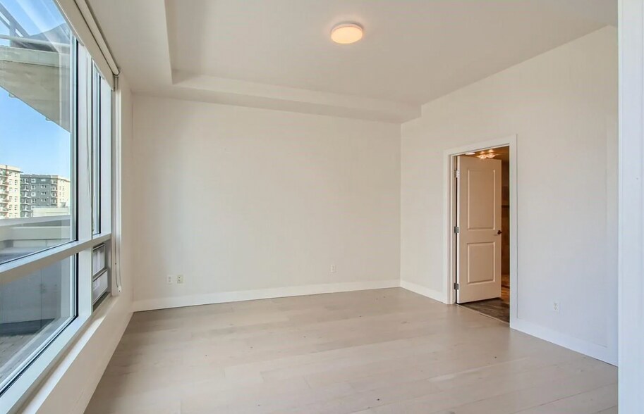 Building Photo - 2001 Lincoln St