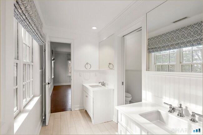 Building Photo - 93 Mansfield Ave