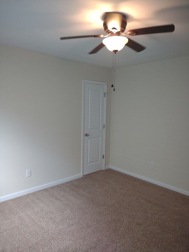 Building Photo - Super Four bedroom home in Northeast Columbia!