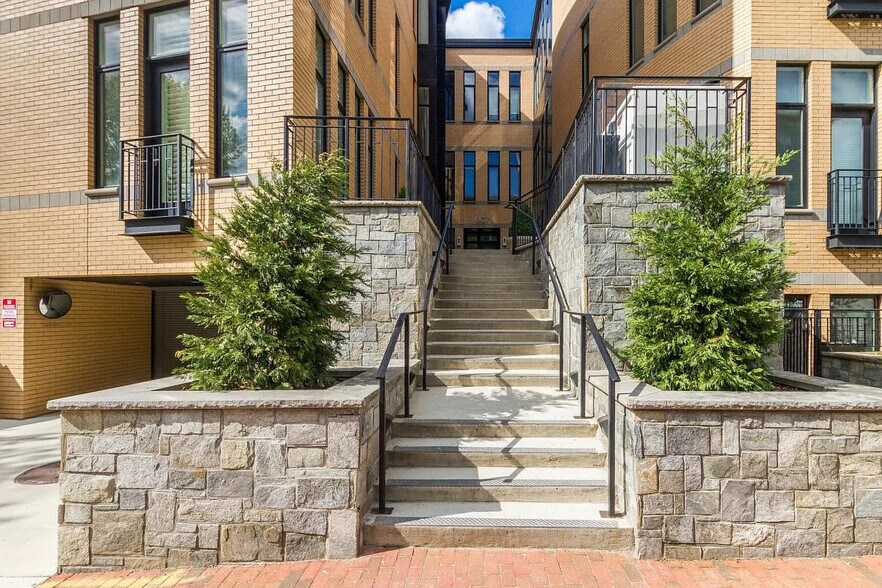 Building Photo - 1307 Clifton St NW