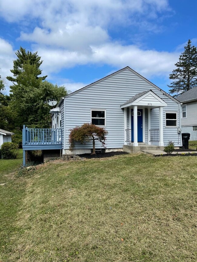 Building Photo - 2-3 Bed Home Available on Quiet Street Newly Renovated!!!