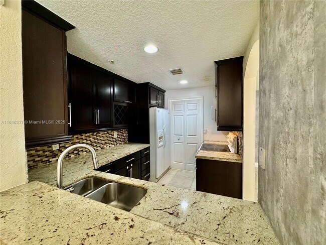 Building Photo - 6540 NW 114th Ave