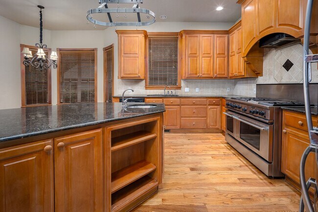 Building Photo - (5) Bed/(4.5) Bath + Study Avail NOW! Must-See Amenities!