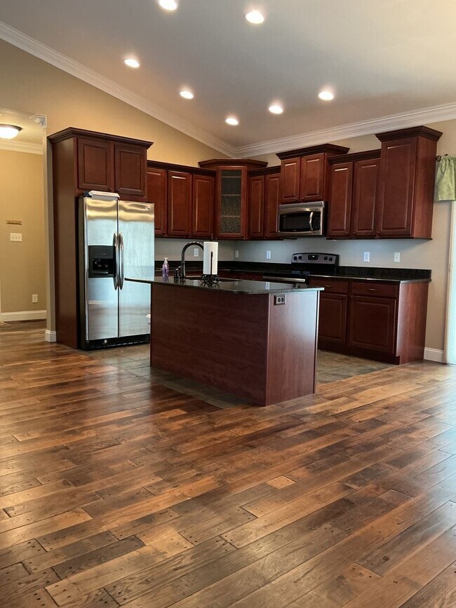 Building Photo - YOUR NEW LUXURY HOME!!!!!!!