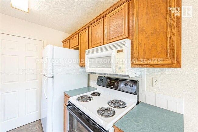 Building Photo - 1210 S Jasmine Ln