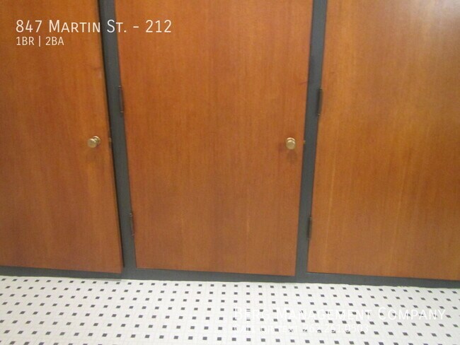 Building Photo - 847 Martin St