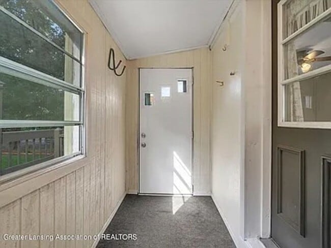 Building Photo - Move-In Ready 3 Bed, 2 Bath in Lansing (Section 8 Approved)