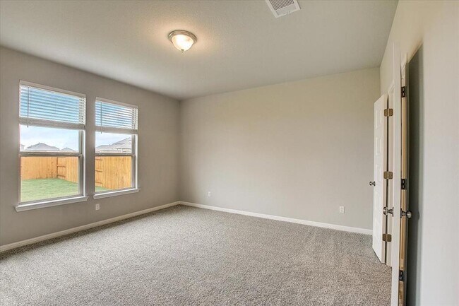 Building Photo - 108 Peruvian Ln