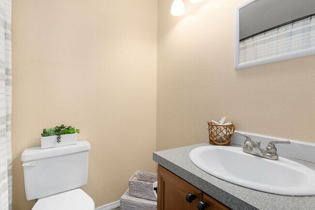 Building Photo - 2 bed 2 bath Stadium District Condo!
