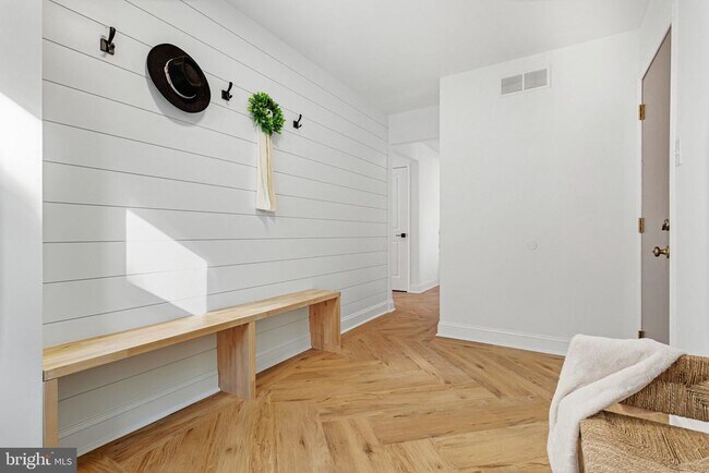 Building Photo - 15162 Wayside Rd