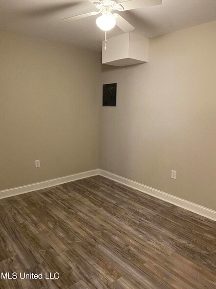 Building Photo - 523 Sardis St