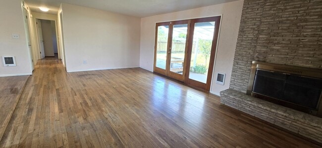 Building Photo - Spacious 3 Bedroom Home in North Corvallis