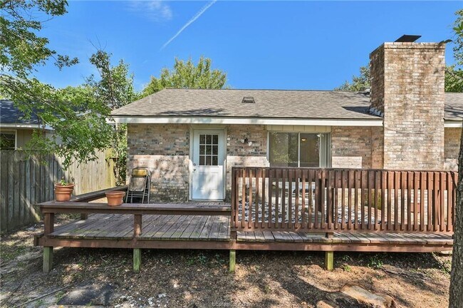 Building Photo - 1200 Holleman Dr