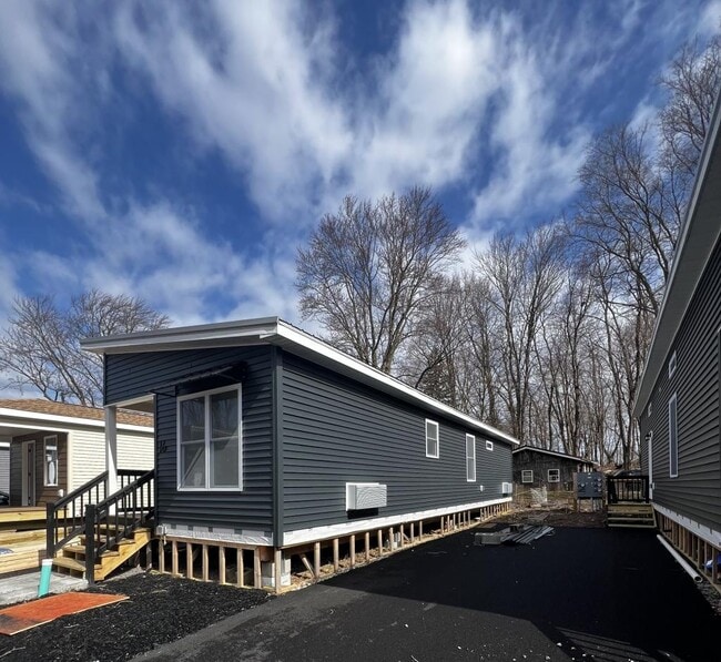 Building Photo - 6520 Ridge Rd