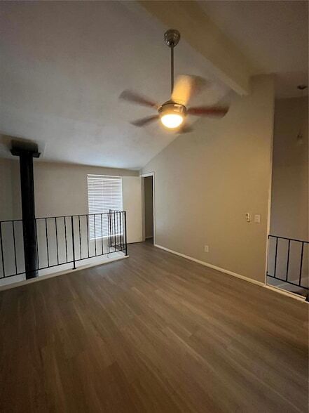 Building Photo - 401 NW 24th St