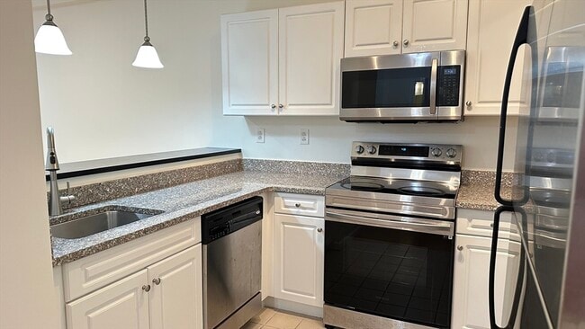 Building Photo - 1 Cityview Ln