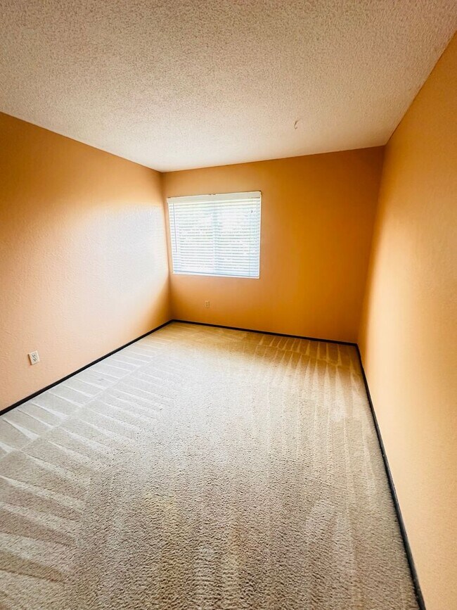 Building Photo - Better Invested Presents charming 4BR, 2.5...