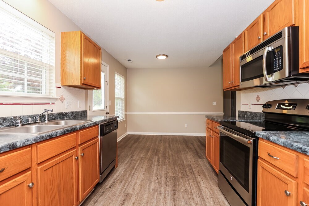Building Photo - 1105 Brocton Ct