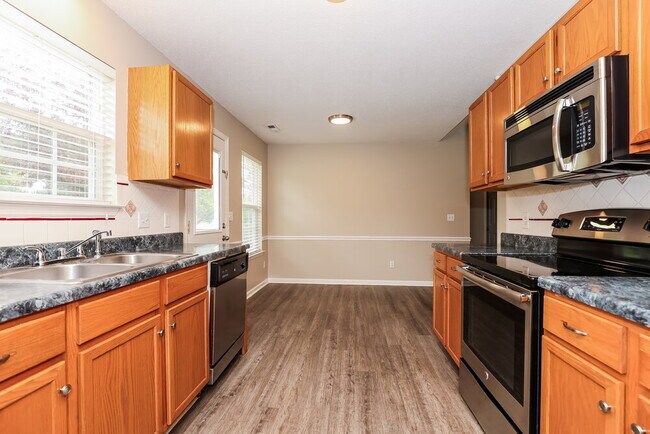 Building Photo - 1105 Brocton Ct