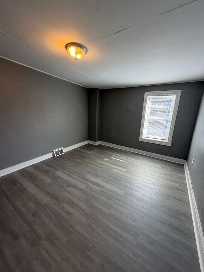 Building Photo - 4 Bedroom House