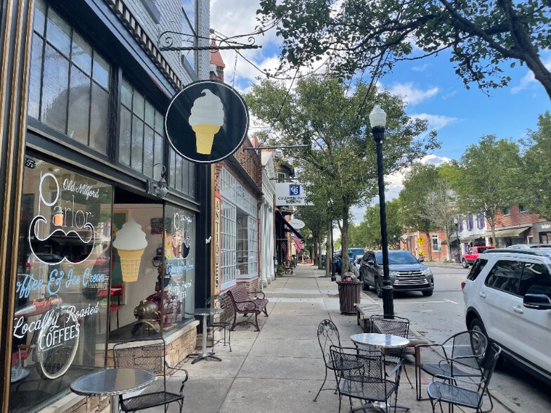 Building Photo - 25 Laurel Ave