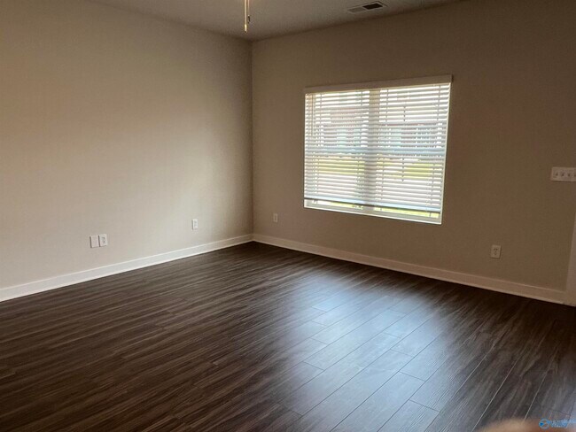 Building Photo - 407 Falls Pointe