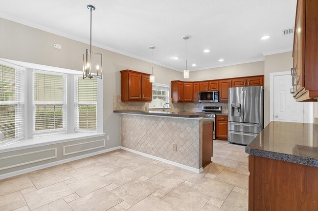 Building Photo - 506 Lakeway Dr