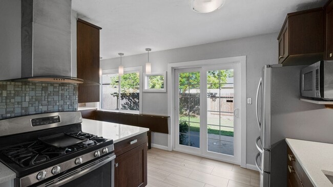 Building Photo - Centrally Located Sacramento Home