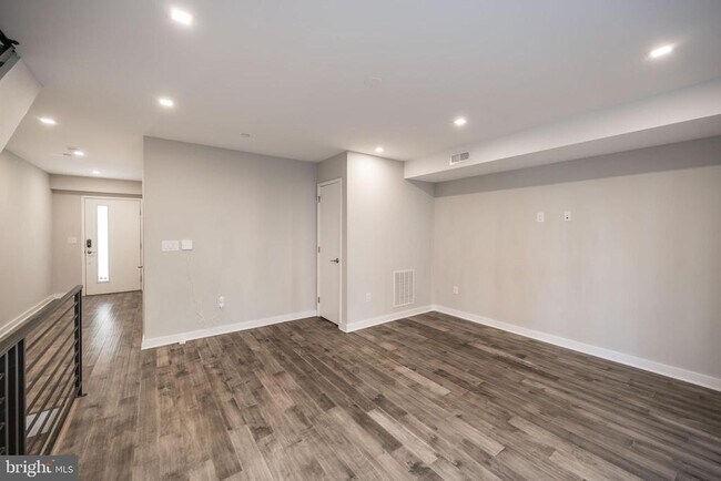 Building Photo - 1442 Hope St