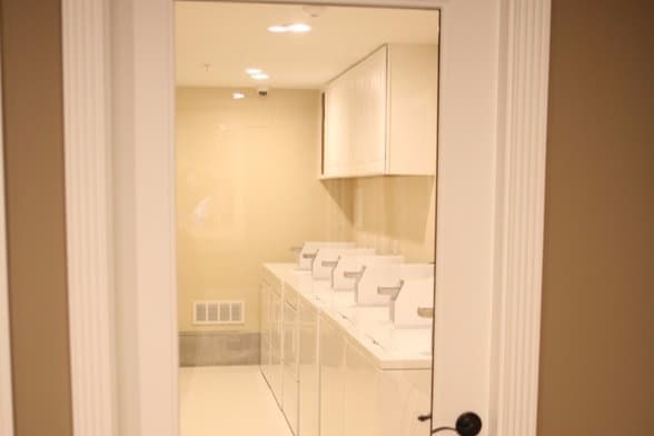New On-site Laundry - 114 E University St