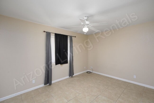 Building Photo - THREE CAR POOL HOME