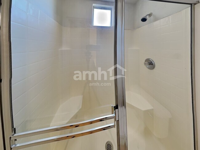 Building Photo - 5361 W Huntington Dr