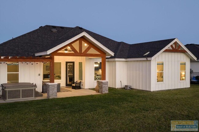 Building Photo - 124 Torrey Pines Dr