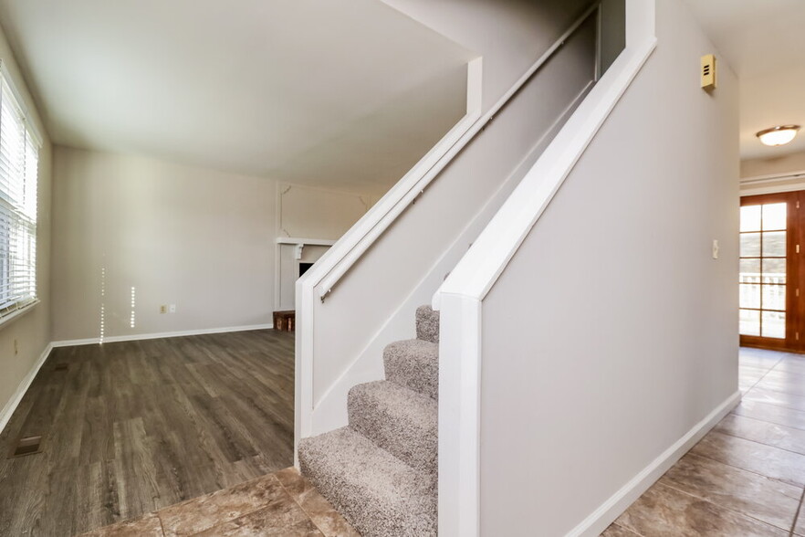 Building Photo - 17 Hollow Tree Ct