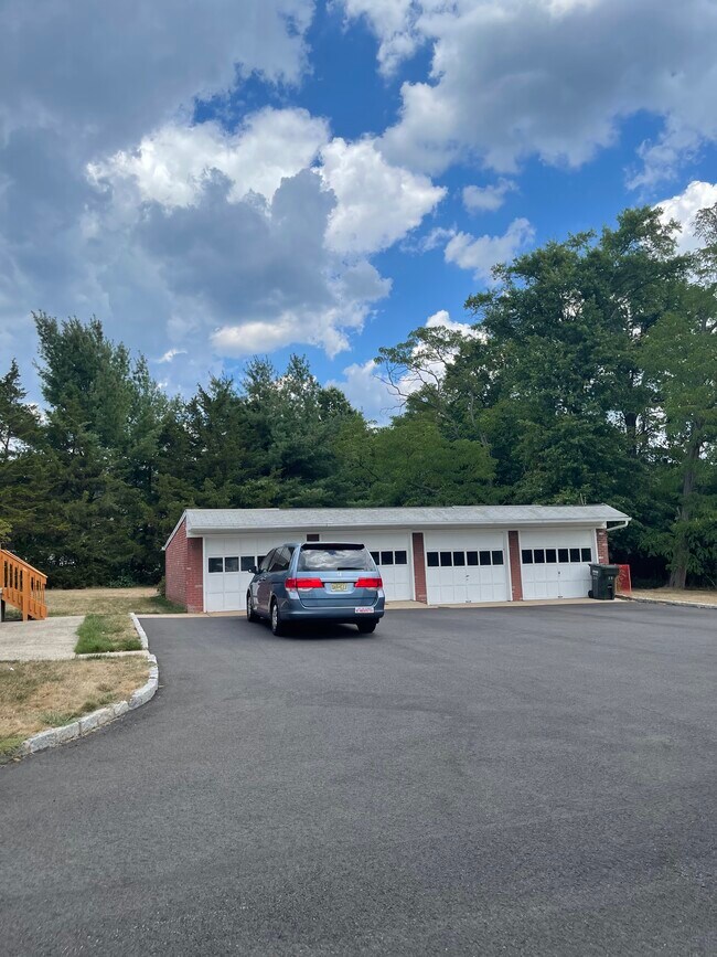 Building Photo - 60 Morgan Ln