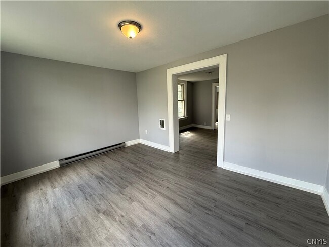 Building Photo - 116 Alice Ave