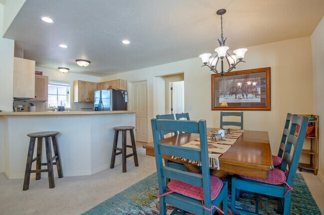Building Photo - 2022 Creek Resort Cir