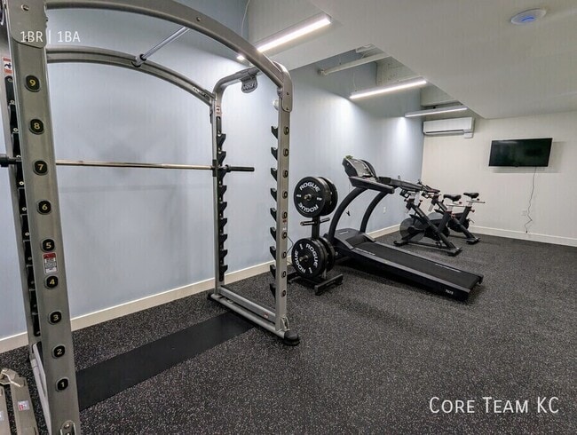 Building Photo - 3100 E Gillham Plaza