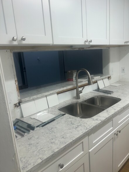 Building Photo - 1230 Hanover Pl