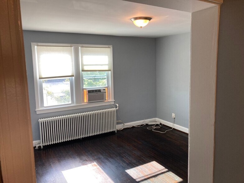 Building Photo - 330 20th St NE
