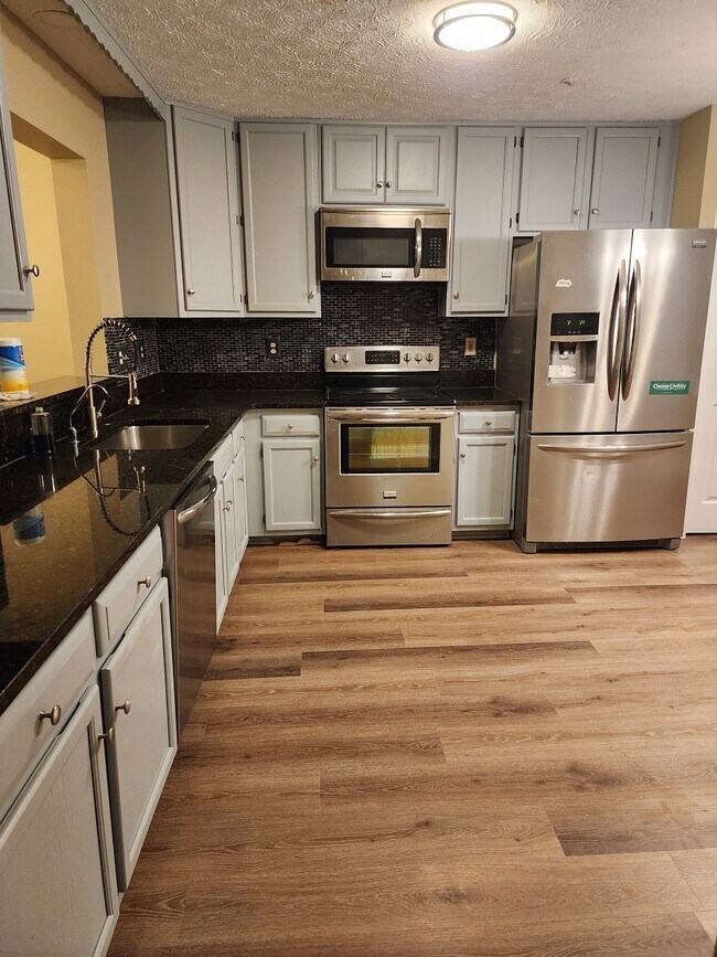 Building Photo - 9308 Gordon Ct