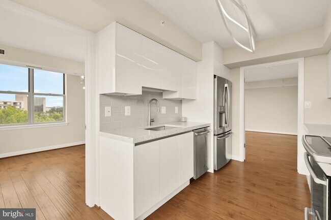 Building Photo - 5000 Battery Ln