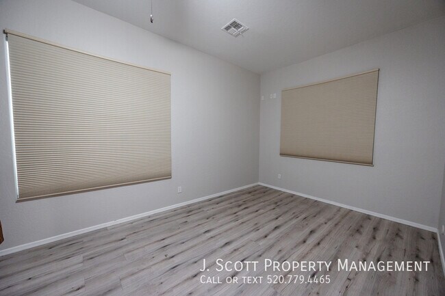 Building Photo - 3312 E Bluebird Pl