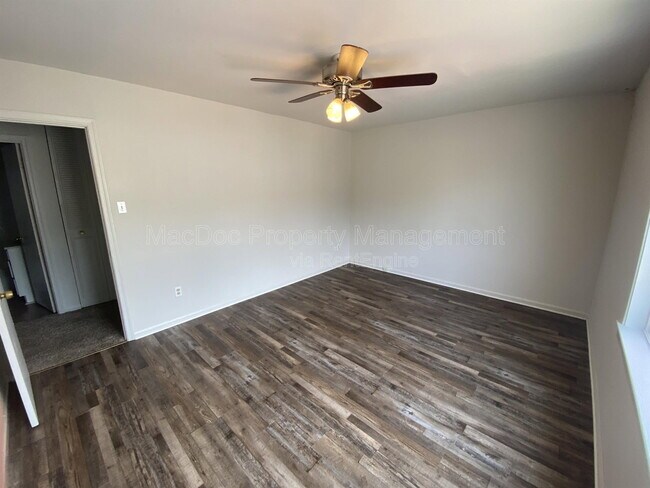 Building Photo - 110 Hughey Ct
