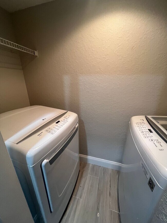 Building Photo - Modern 1-Bedroom Condo with Resort-Style Amenities in Gated Orlando Community