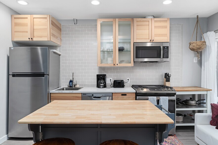 Building Photo - 2644 33rd St
