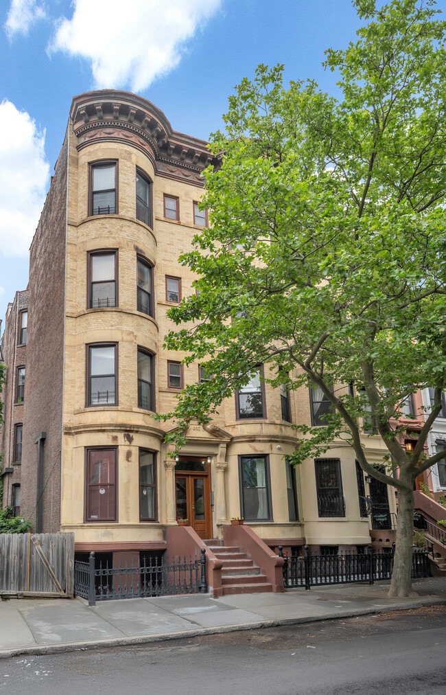 Building Photo - 397 1st St